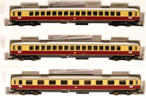 Roco 64110 (DC) – 3-teiliges TEE-Schnellzuwagen-Set -Rheinpfeil- der DB 