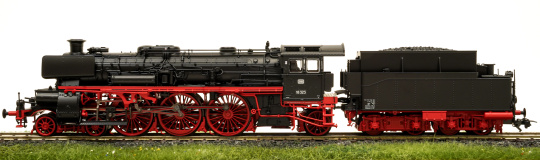 Trix 25323 – Schlepptender-Dampflok BR 18.3 der DB, digital (mfx/MM/DCC) & Sound & Rauch dynamisch 