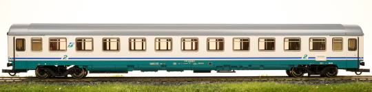 Roco 45219 (DC) – 2. Klasse Eurofima-Wagen der FS 