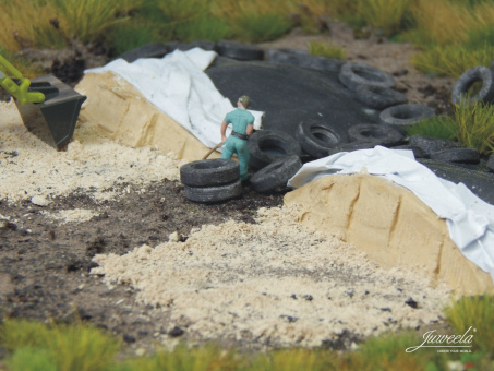 Juweela 28233 (H0) – Silage braun mit Abdeckfolie + Reifen, 3 Stück 