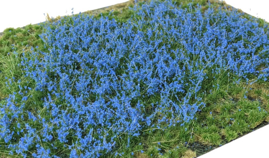 Martin Welberg Scenic Studios PB2122 – Geschichtete Grasbüschel mit blauen Blumen, 2-12 mm 