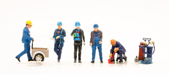 Schrumpfmich W2026A1010 – Arbeiter Set mit 5 Figuren und Zubehör, handbemalt 