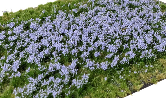Martin Welberg Scenic Studios PL242 – Geschichtete Grasbüschel mit Lavendelblüten, 2-4 mm 