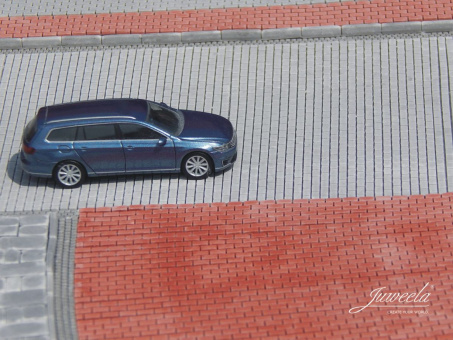Juweela 28421 – H0 FLEXYWAY Betonsteinpflaster Parkplatz rot, 2 Segmente 