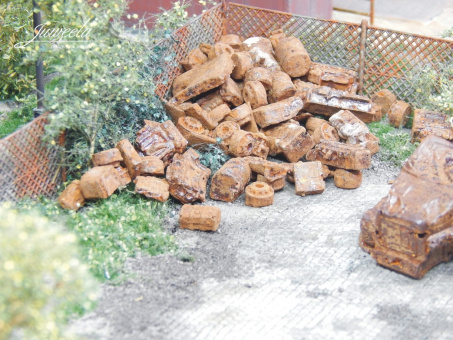Juweela 28176 (H0) – Fahrzeugschrott rostig, 25g 