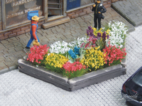 Juweela 28240 (H0) – Pflanzkübel aus Holzschwellen, groß, 5 Stück 